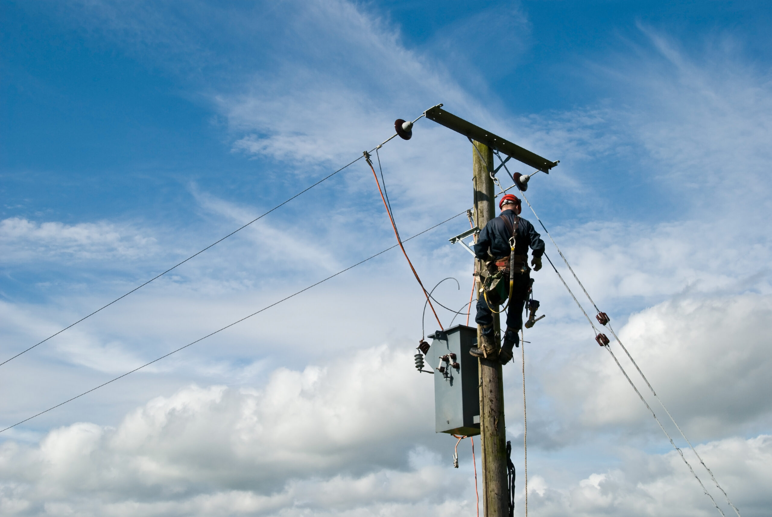 Card Thumbnail - How to Become an Electrical Lineman